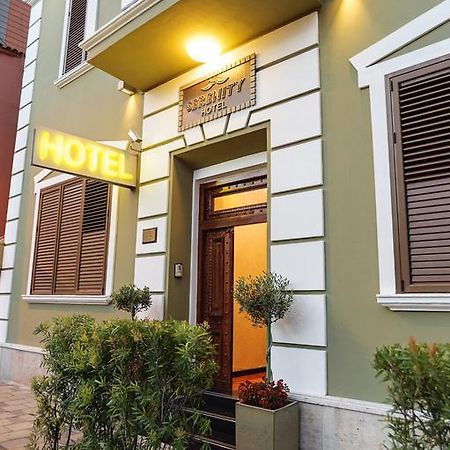 Hotel Serenity Тирана Екстер'єр фото
