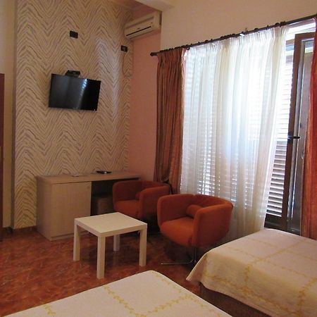 Hotel Serenity Тирана Екстер'єр фото