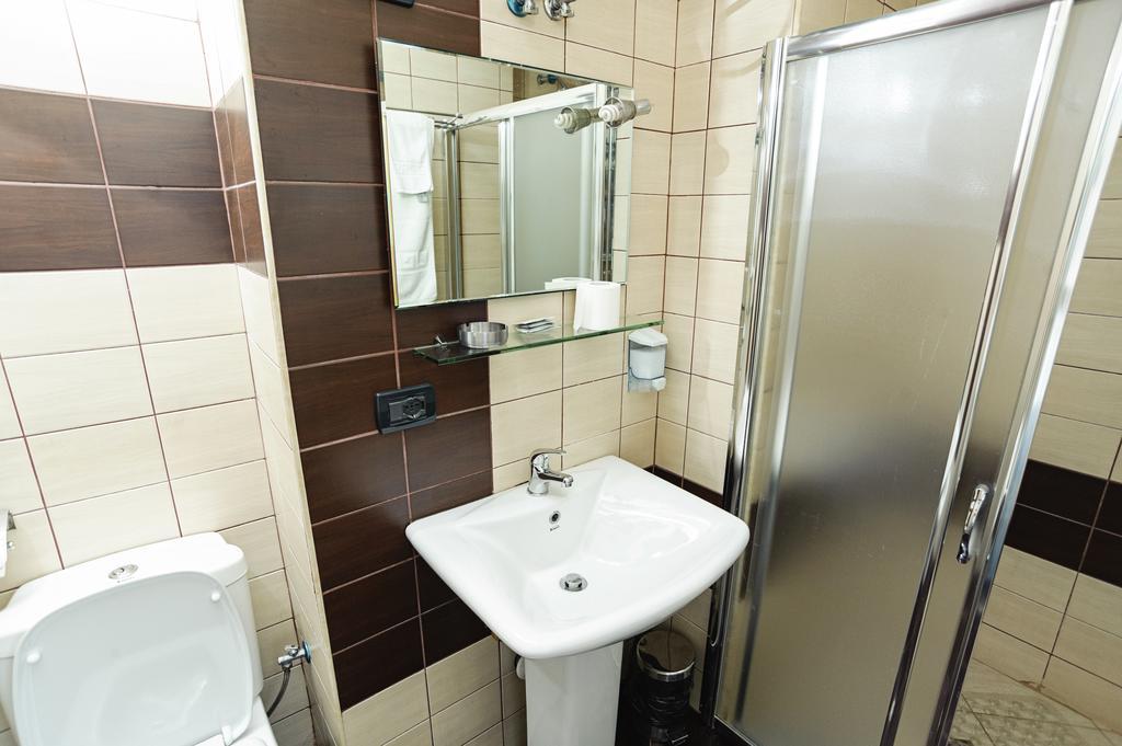 Hotel Serenity Тирана Екстер'єр фото