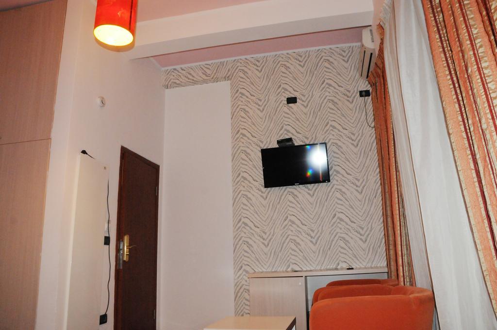 Hotel Serenity Тирана Екстер'єр фото