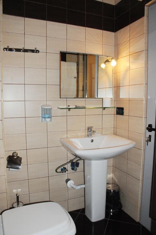 Hotel Serenity Тирана Екстер'єр фото