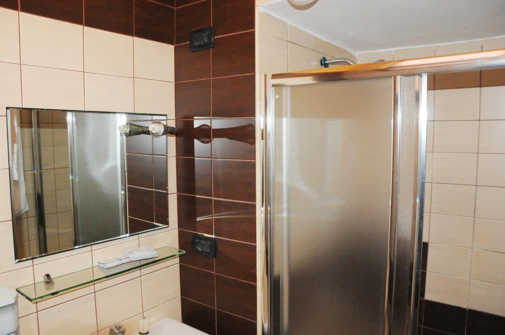 Hotel Serenity Тирана Екстер'єр фото